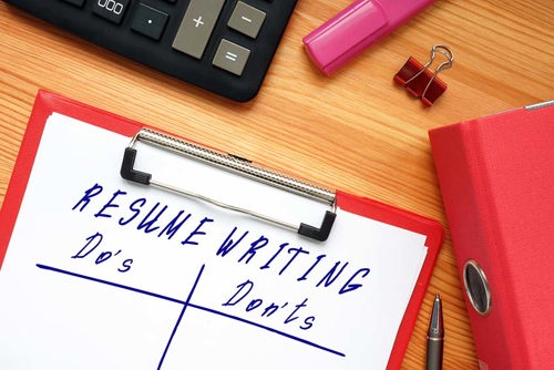 clipboard on desk with Do's and Don'ts of Resume Writing